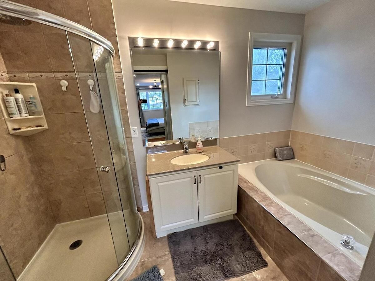 Large 4bd In Orleans With Pool Ottawa