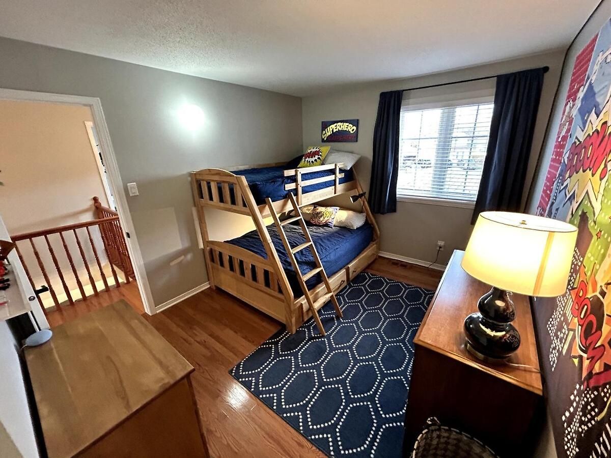 Large 4bd In Orleans With Pool