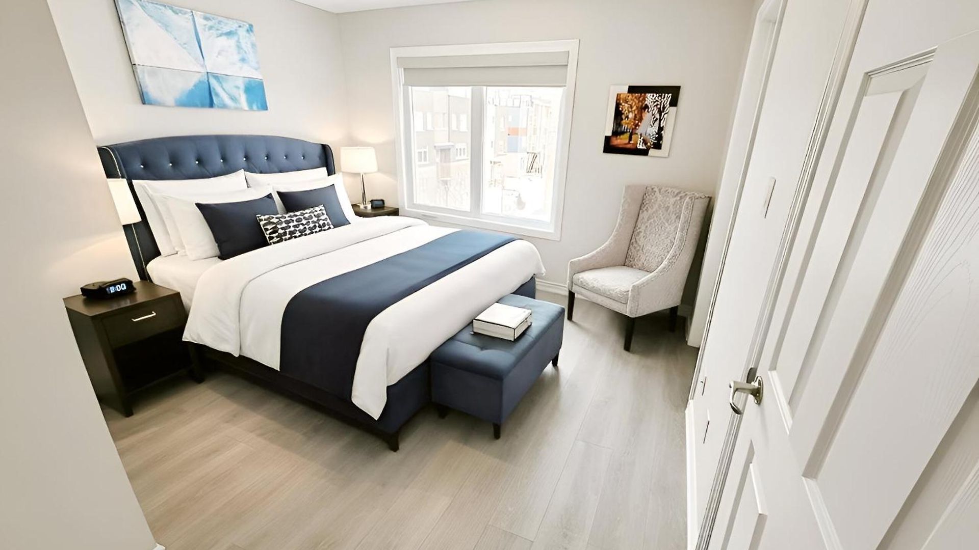 Modern 4br Townhouse Free Parking * Ottawa