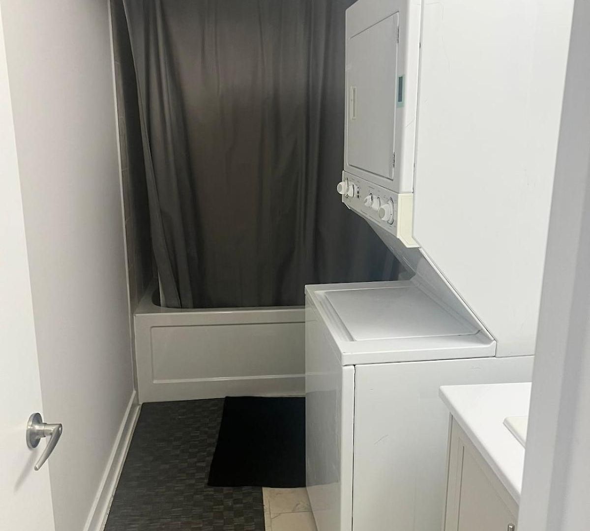 Basement With 2 *