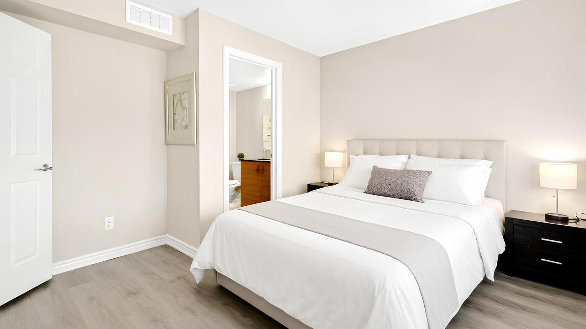 Modern 4br Townhouse Free Parking Apartment Ottawa