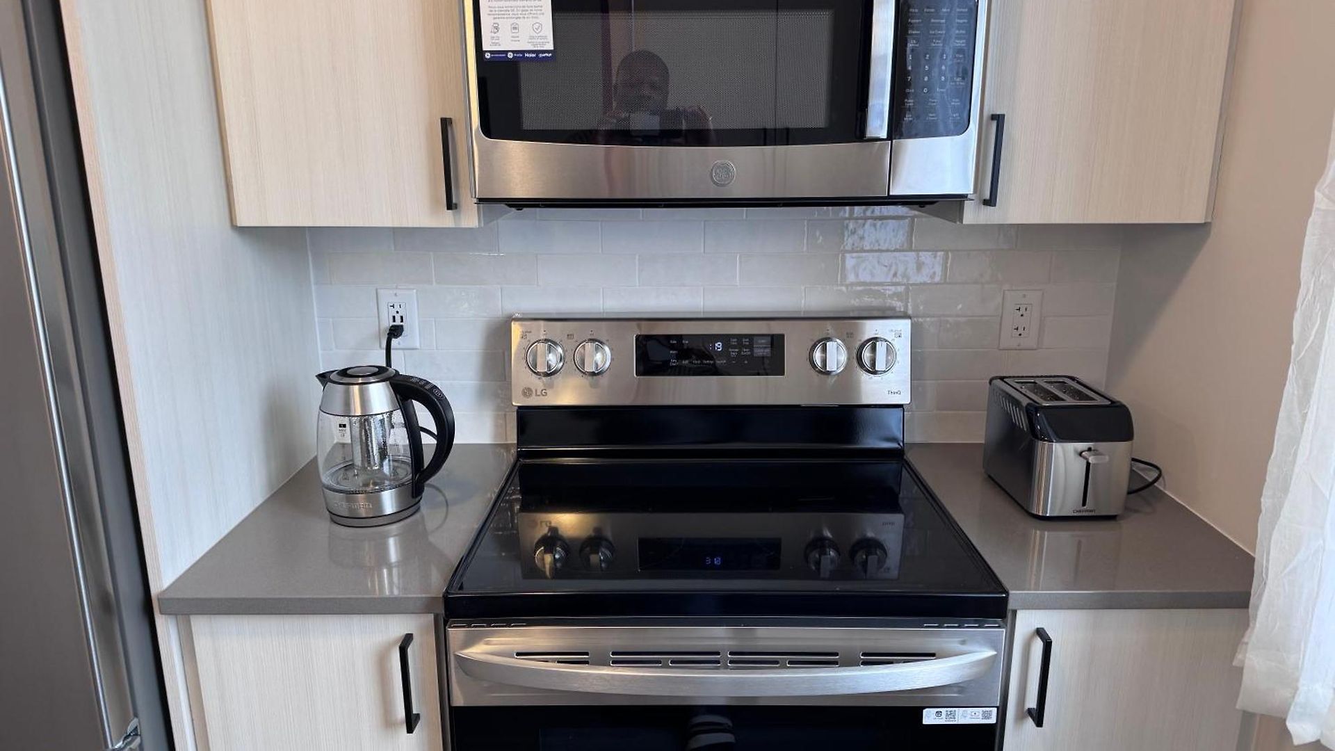 Family Friendly Airport Apartment Ottawa