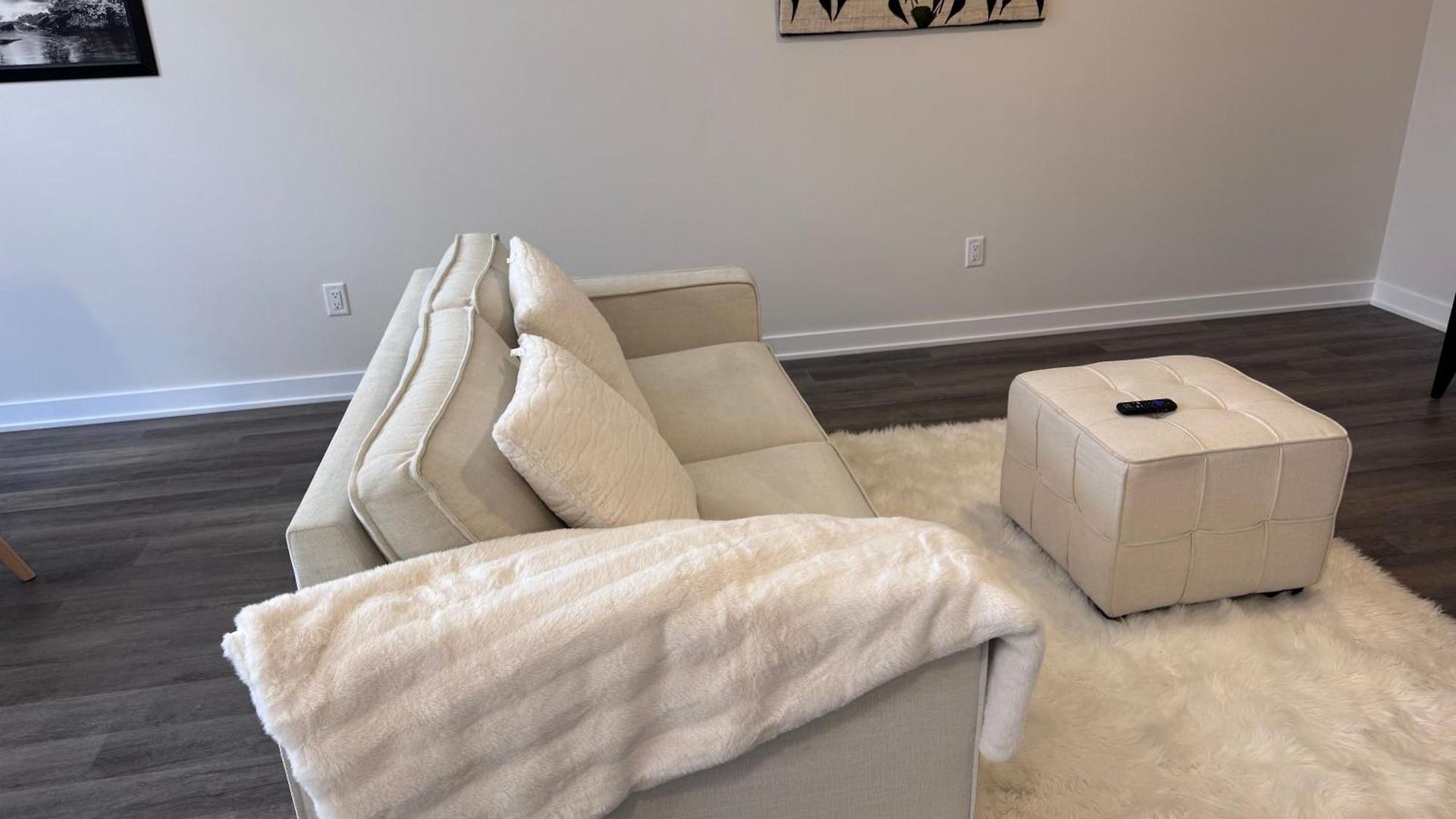 Family Friendly Airport Apartment Ottawa