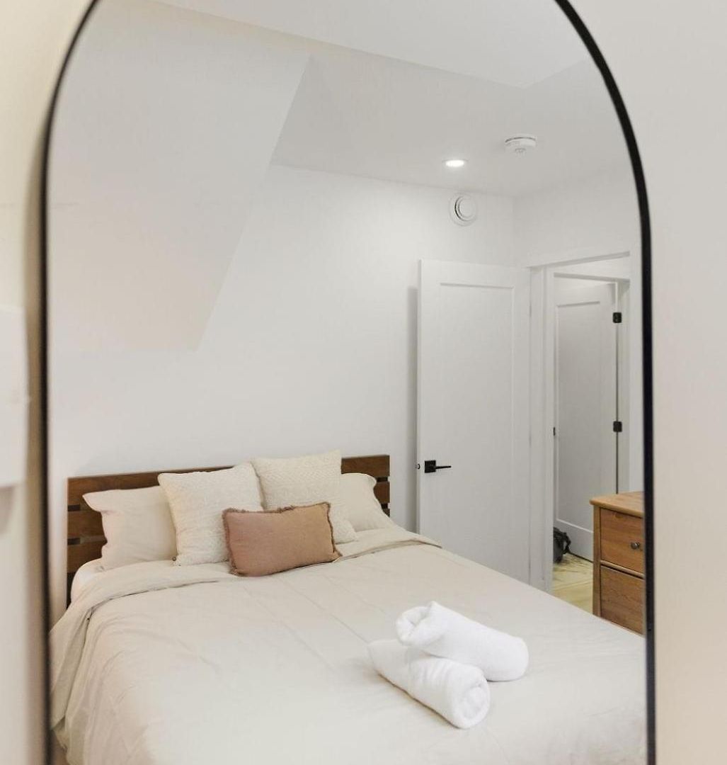 New Modern 1br Basement Near Downtown Free Parking *