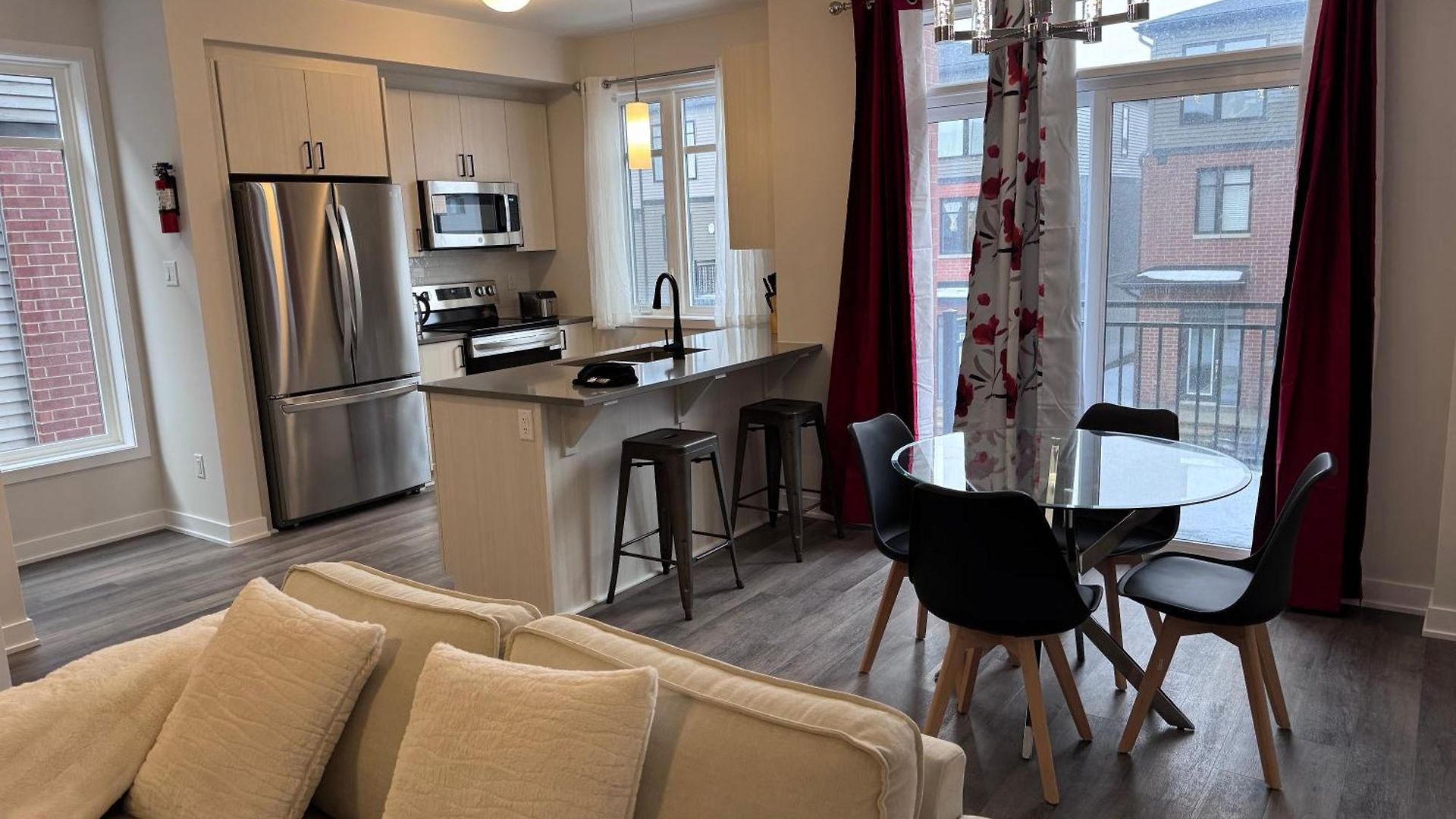 Family Friendly Airport Apartment