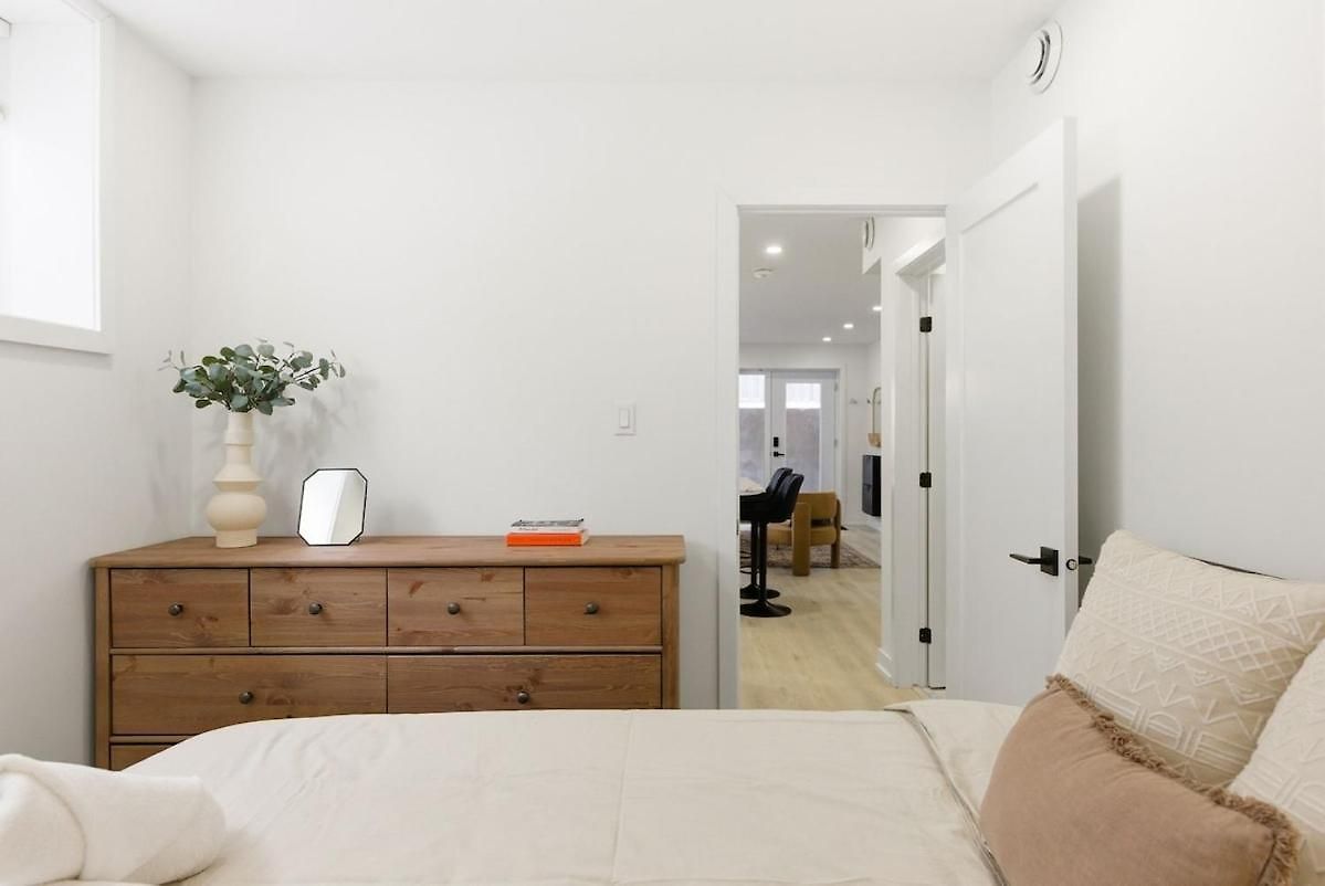 New Modern 1br Basement Near Downtown Free Parking Apartment Ottawa