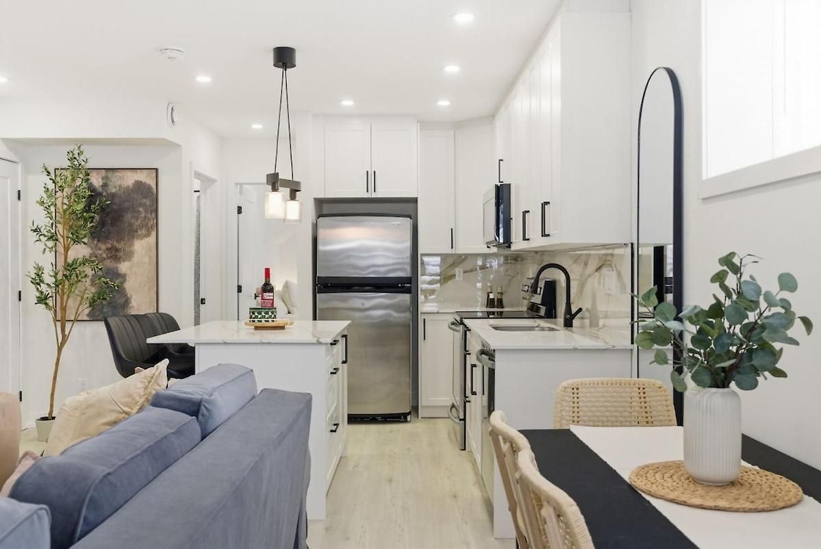 New Modern 1br Basement Near Downtown Free Parking Apartment