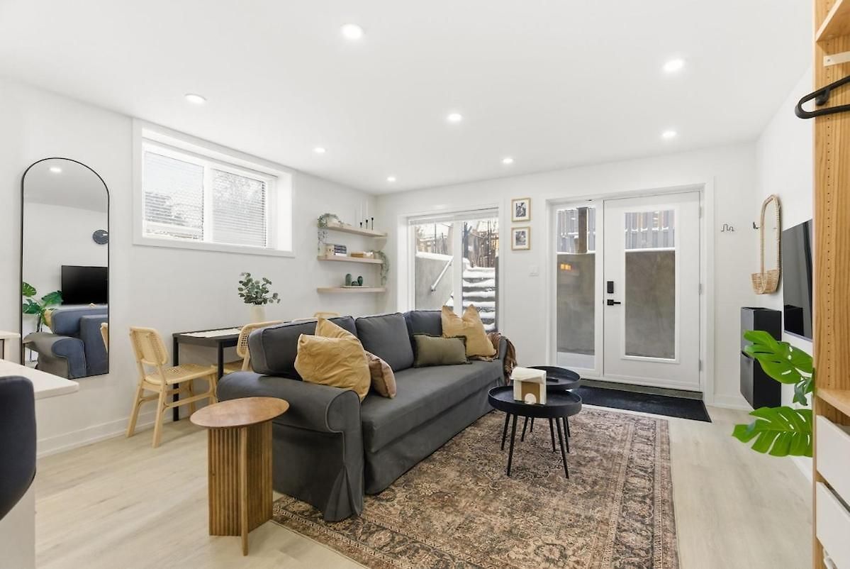 New Modern 1br Basement Near Downtown Free Parking