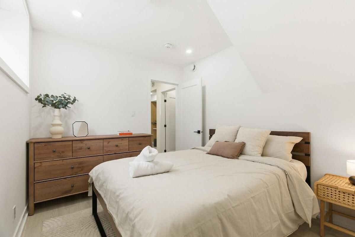 Apartment New Modern 1br Basement Near Downtown Free Parking Ottawa