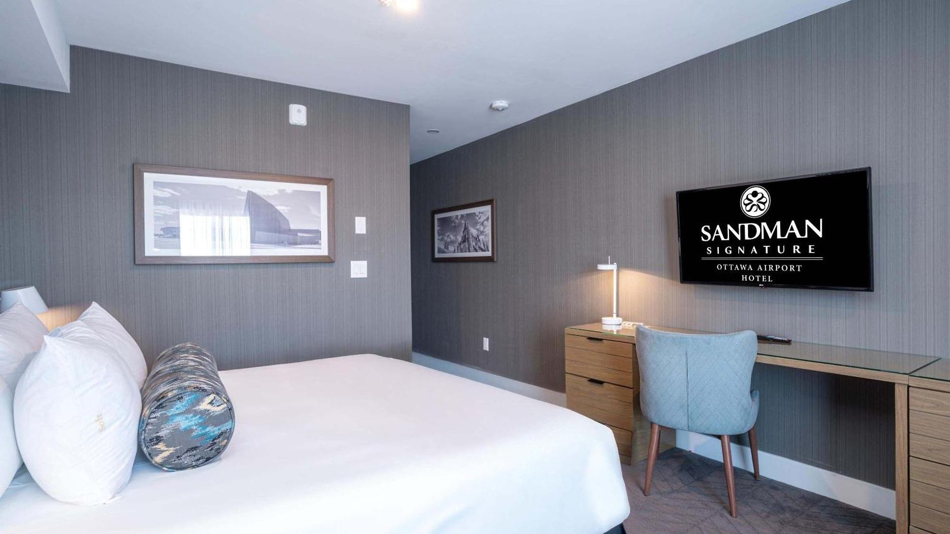 Hotel Sandman Signature Airport