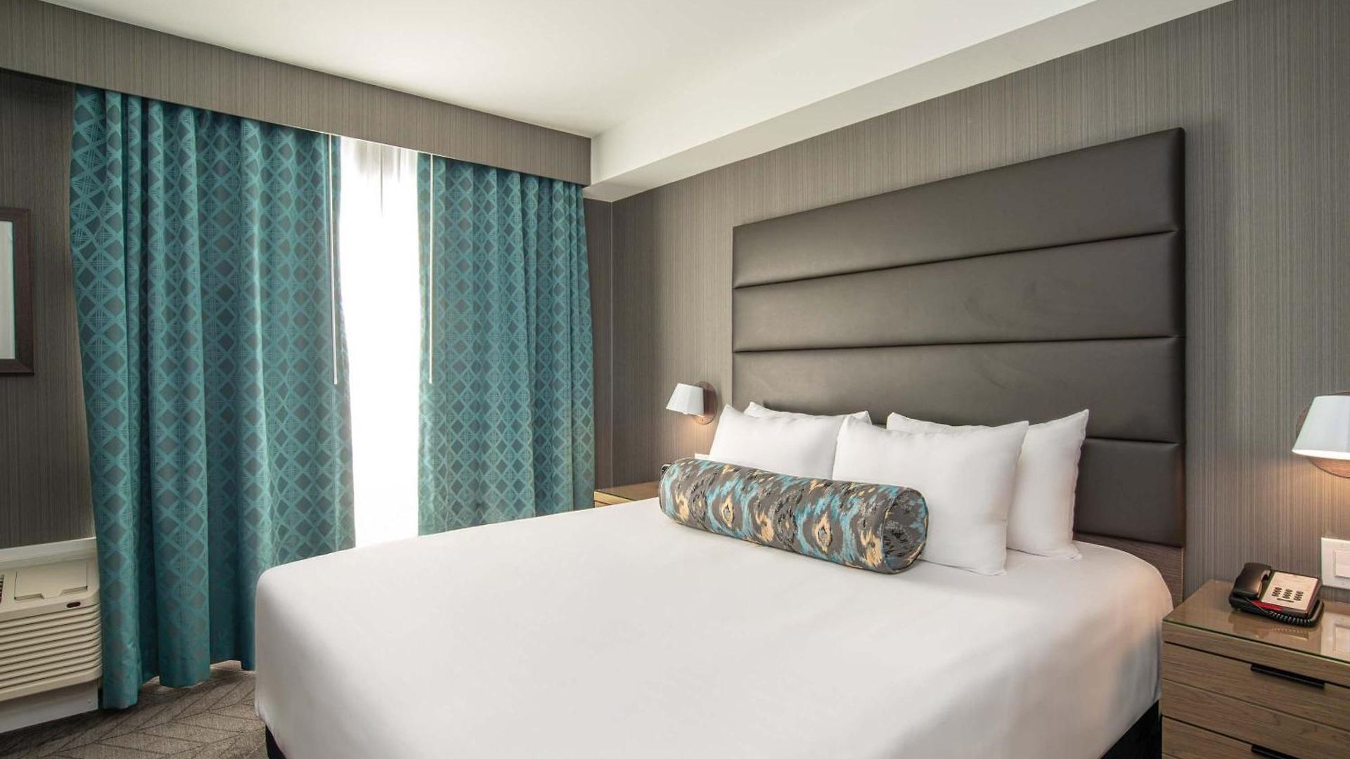 Sandman Signature Airport Hotel