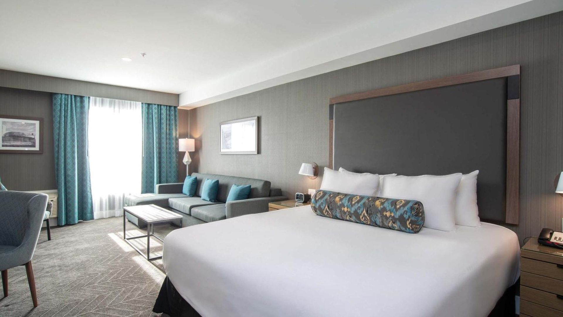 Hotel Sandman Signature Airport