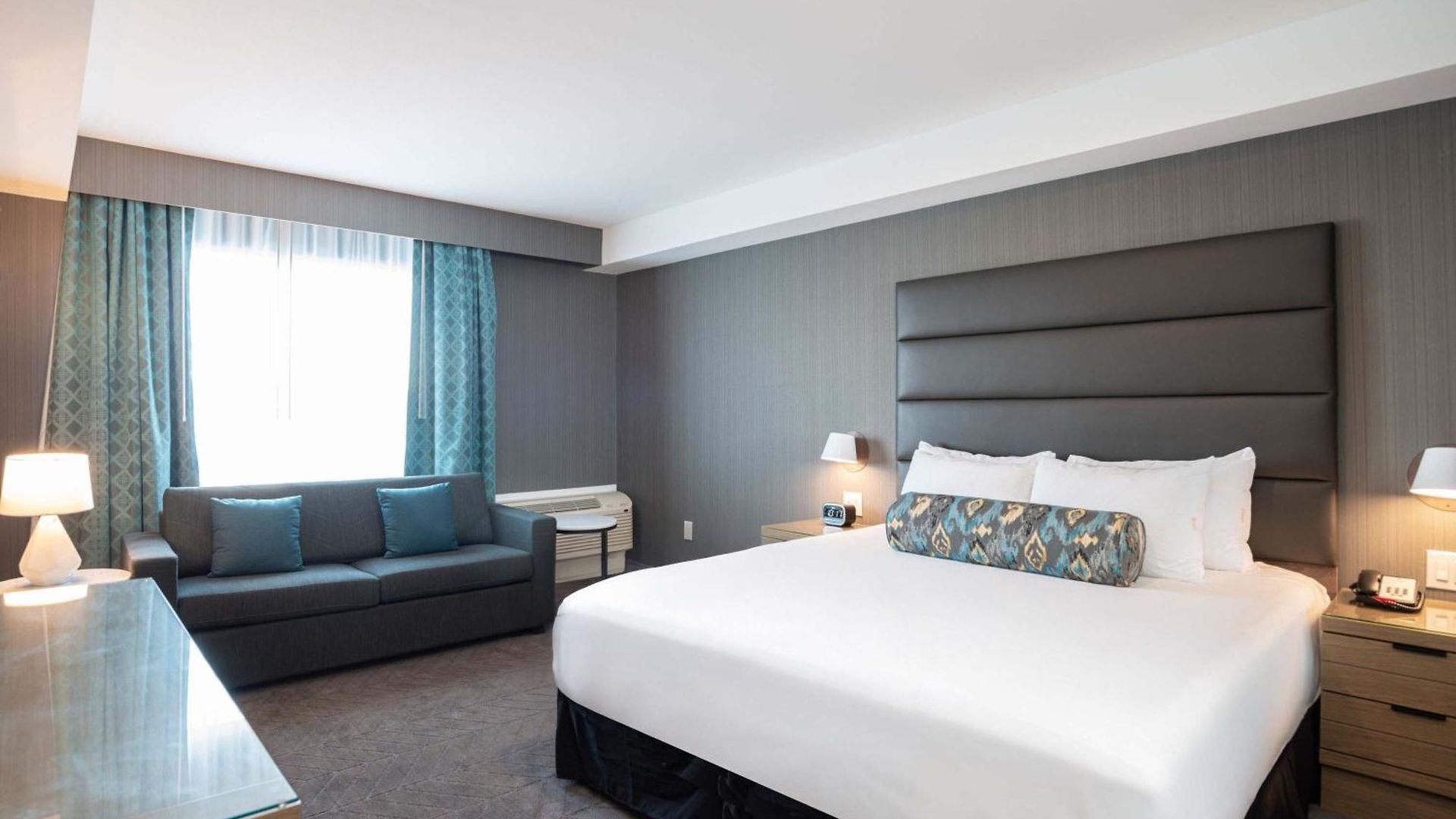 Sandman Signature Airport Hotel Ottawa