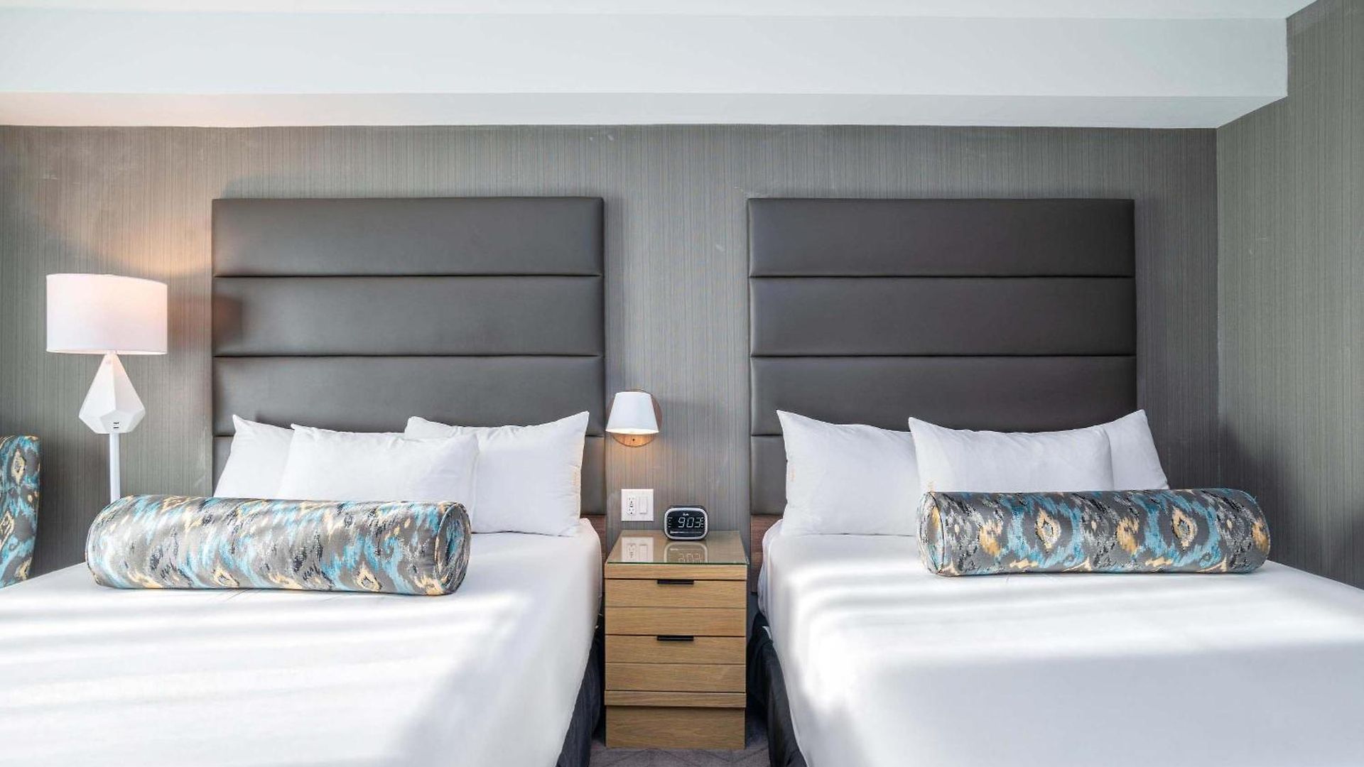 Sandman Signature Airport 4*