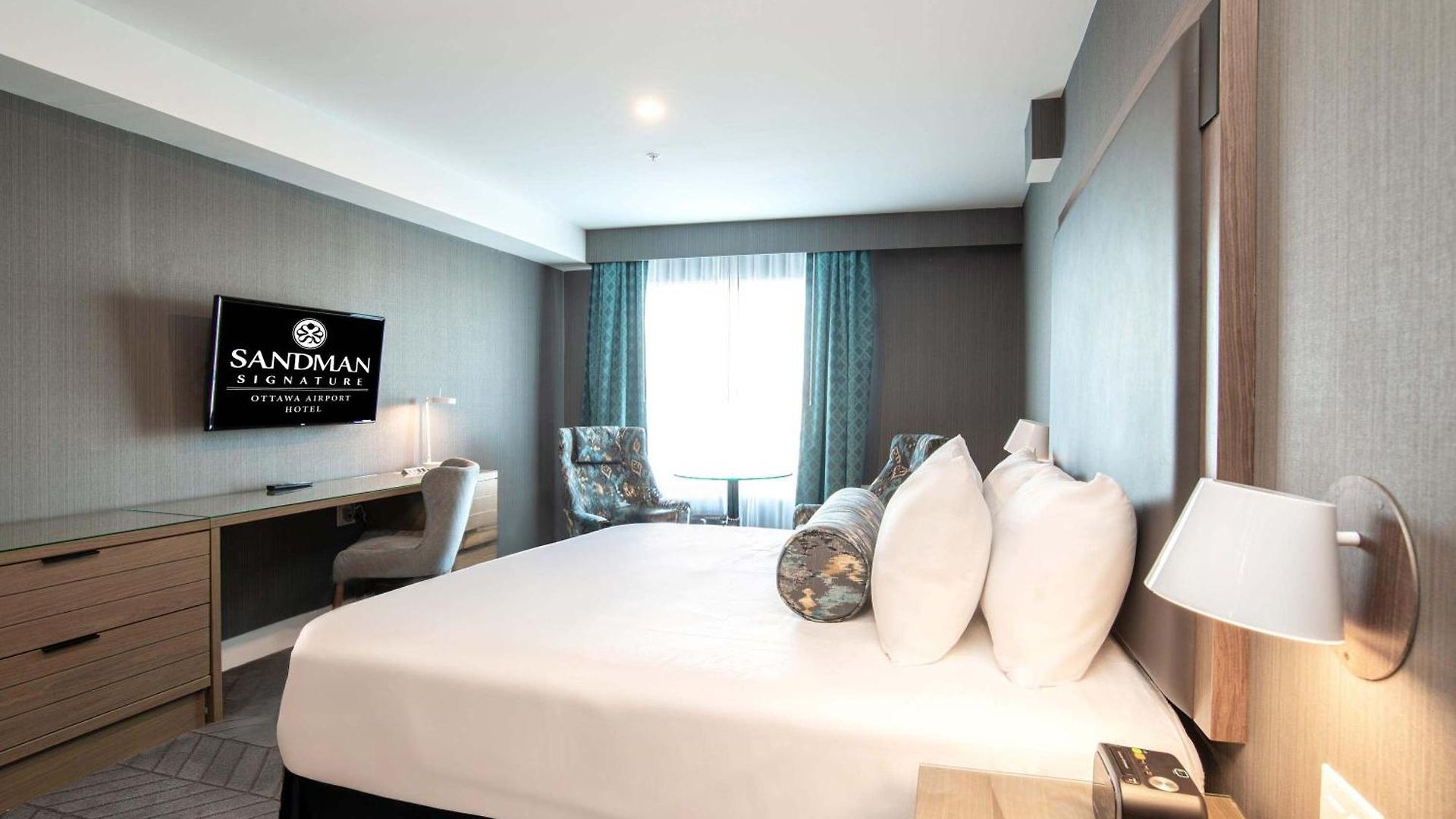 Hotel Sandman Signature Airport