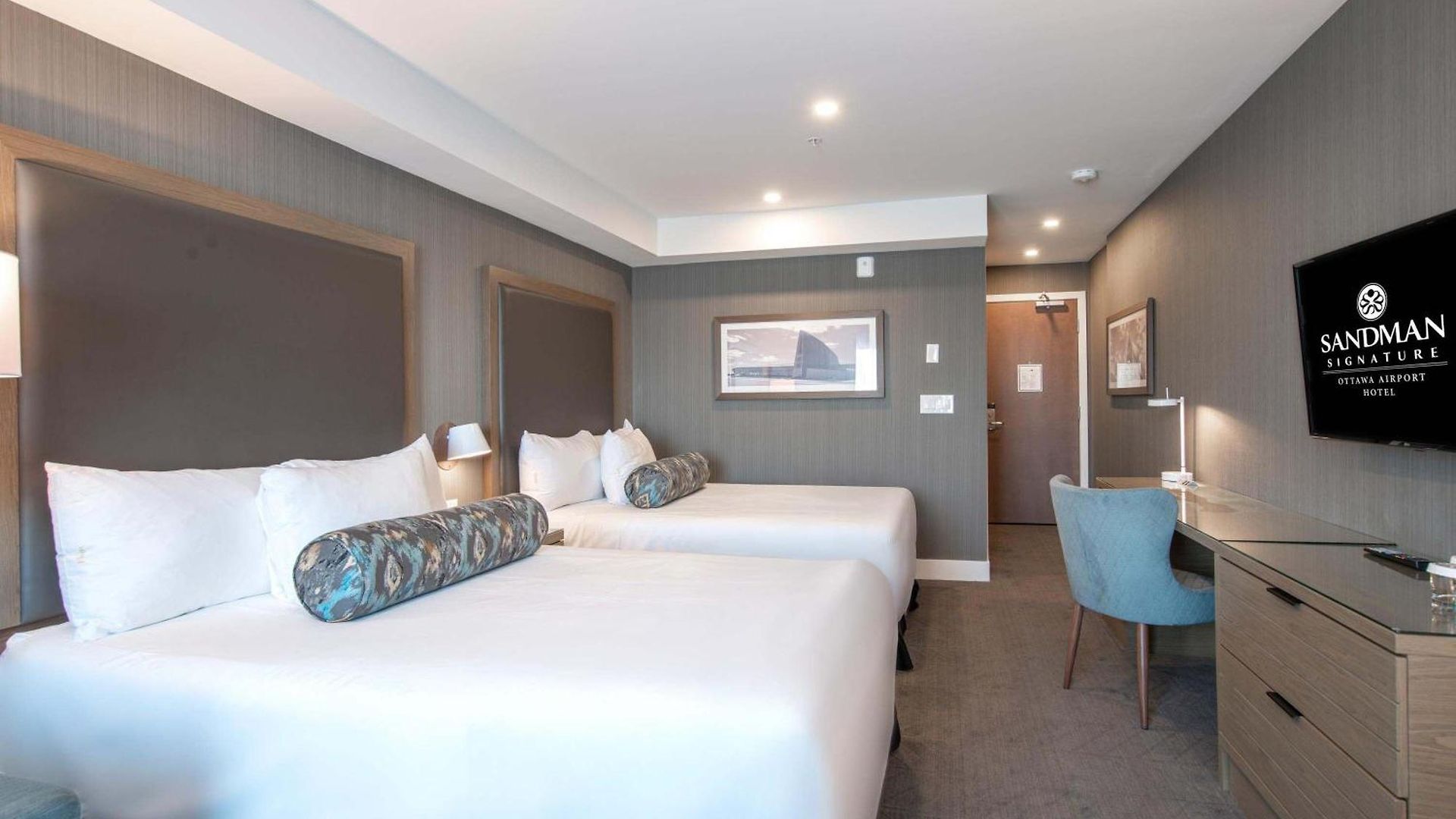Sandman Signature Airport 4*