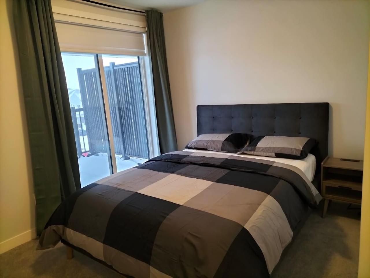 Away From Private Ensuite * Ottawa