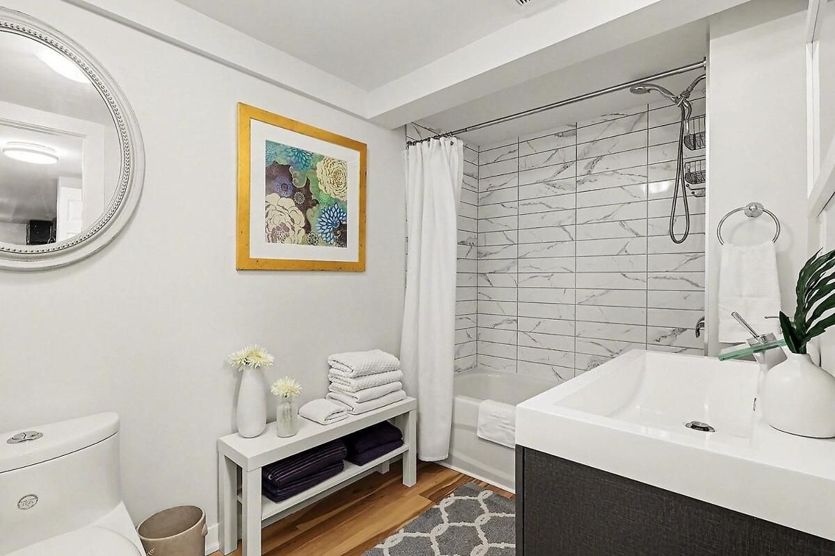 Stylish 2br With Private Yard