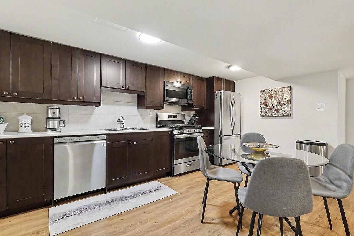 Stylish 2br With Private Yard Apartment Ottawa