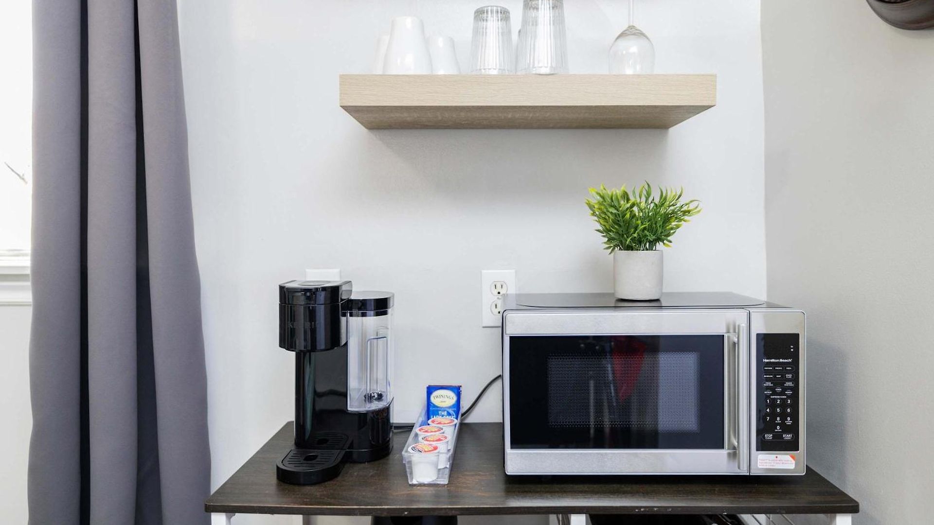 Modern By Byward Market & Rideau Centre Apartment *
