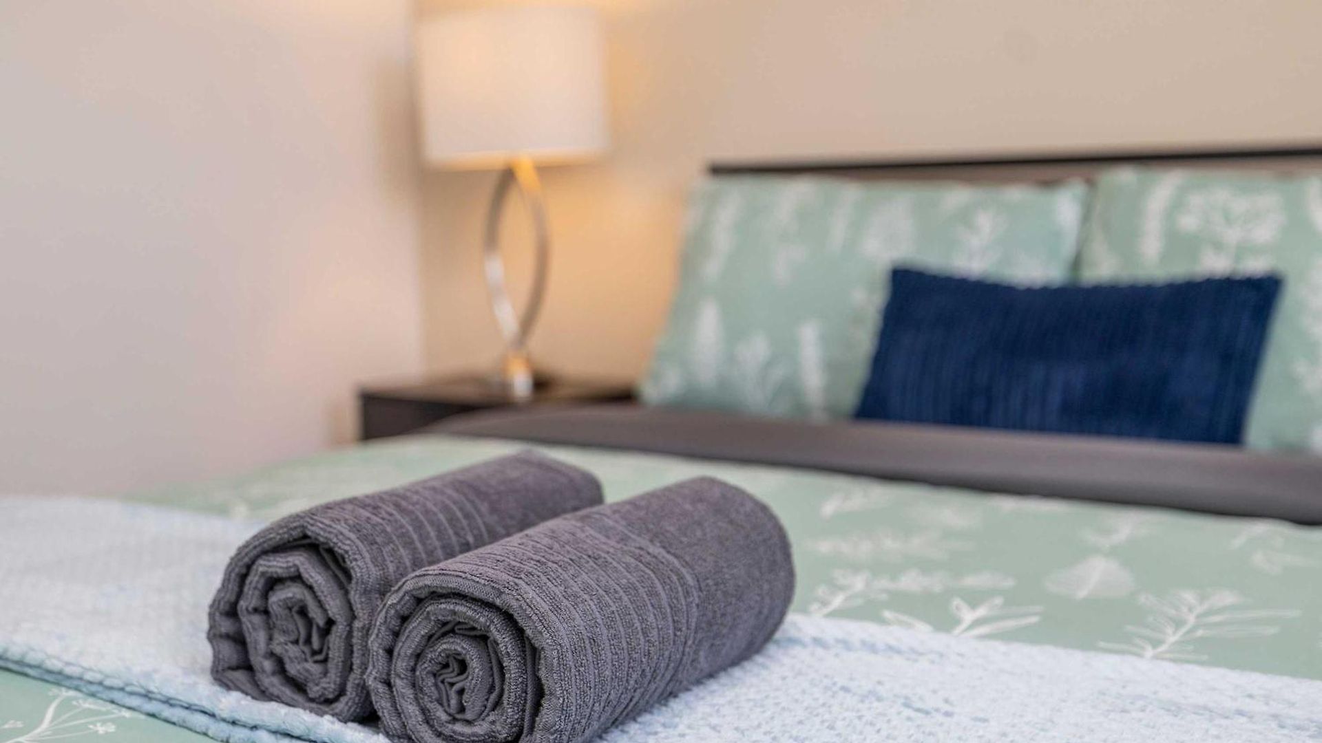 Modern By Byward Market & Rideau Centre Apartment *