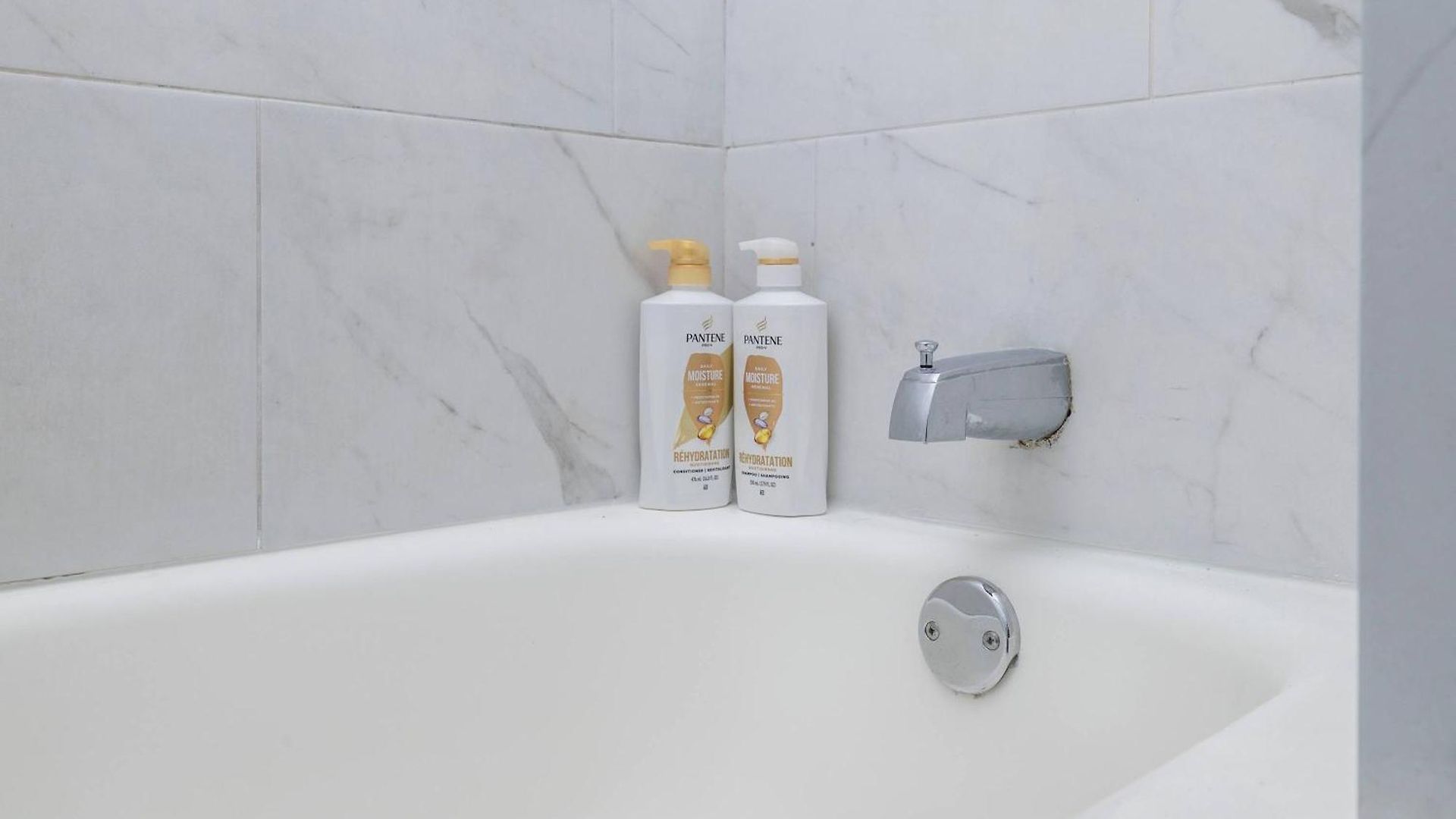 Modern By Byward Market & Rideau Centre Apartment *