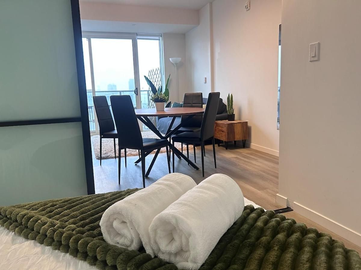 Apartment Modern In The Heart Of Westboro *