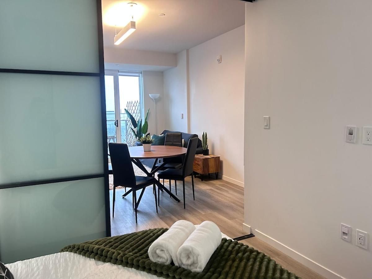 Apartment Modern In The Heart Of Westboro