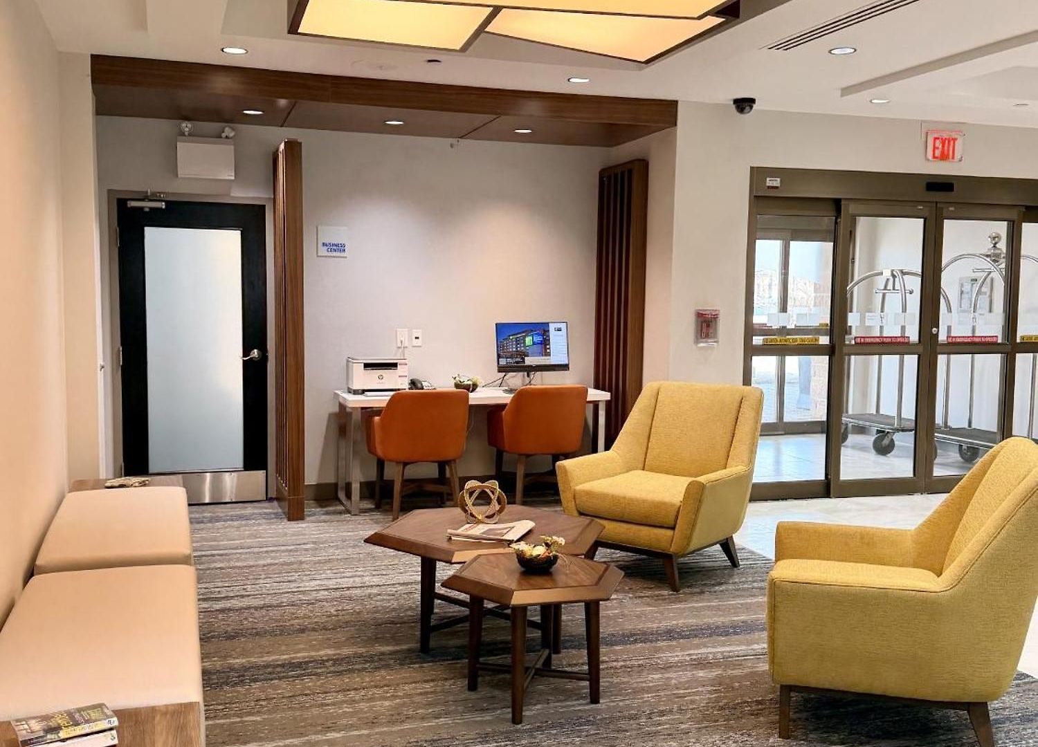 Express & West - Nepean By Ihg Hotel
