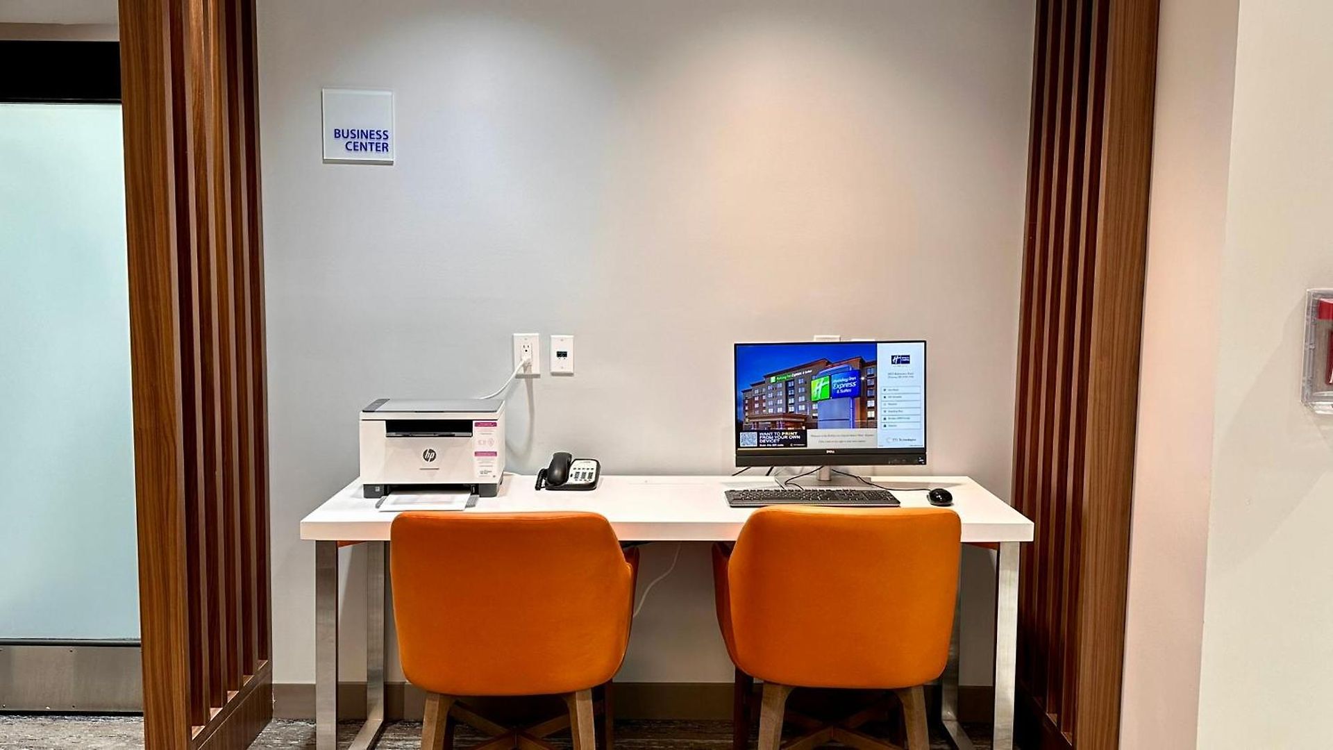 Hotel Express & West - Nepean By Ihg