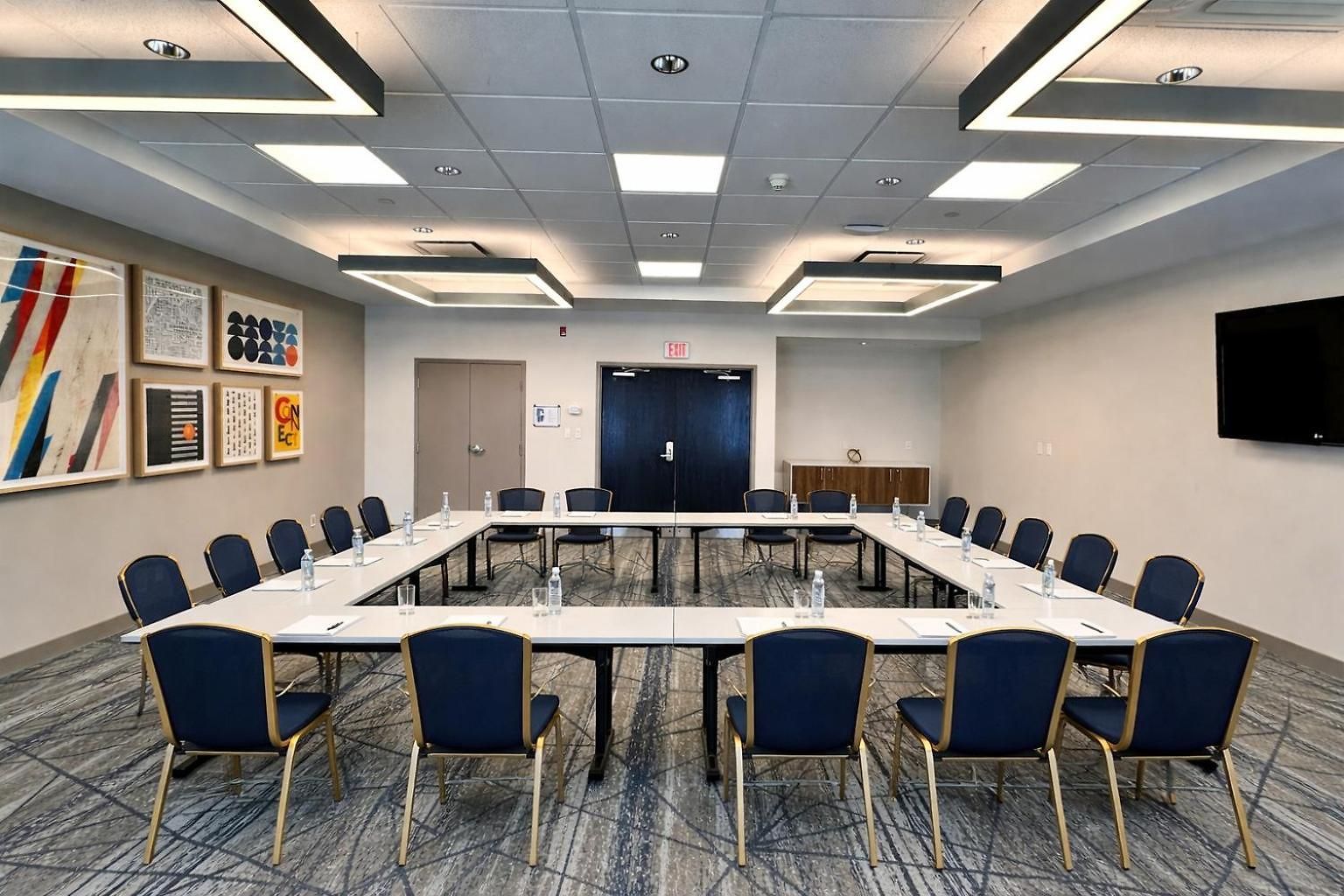 Express & West - Nepean By Ihg Hotel 2*