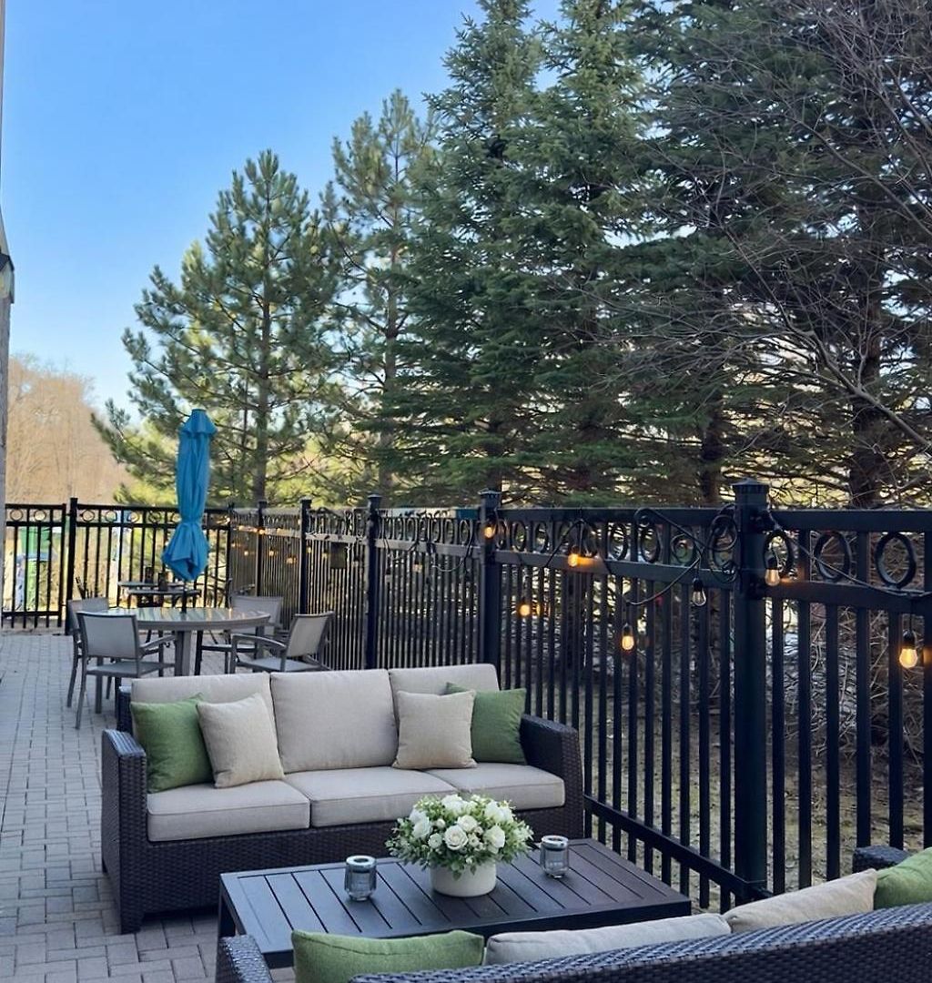 Express & West - Nepean By Ihg Hotel