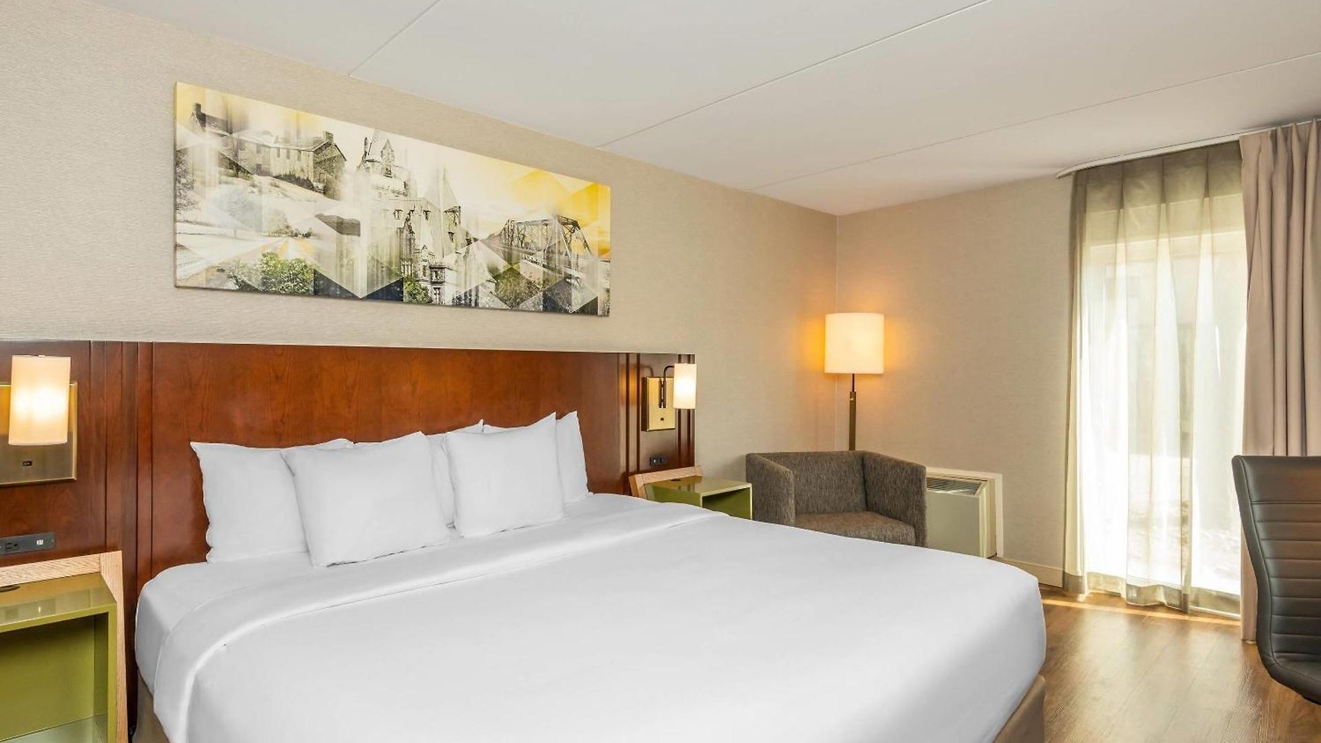 Comfort Kanata West Inn