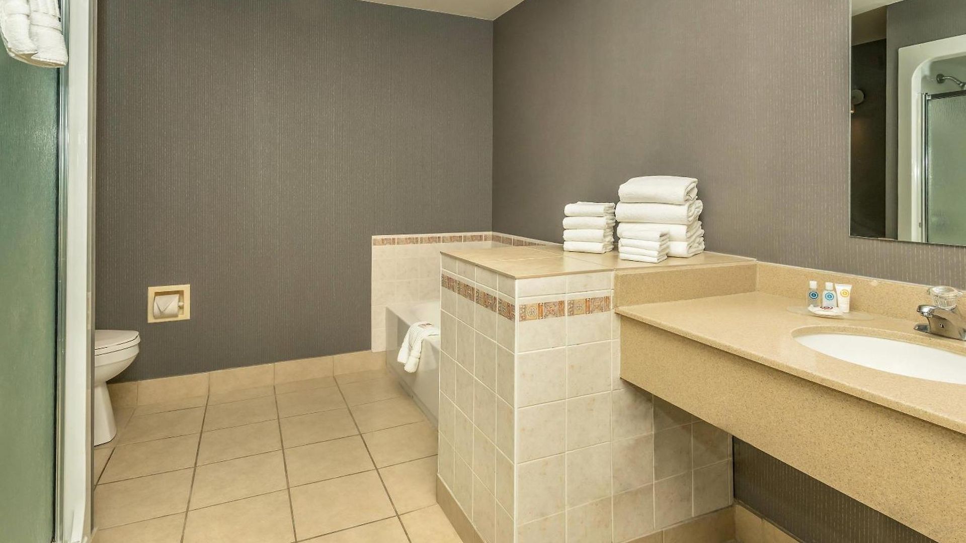 Comfort Kanata West 4*