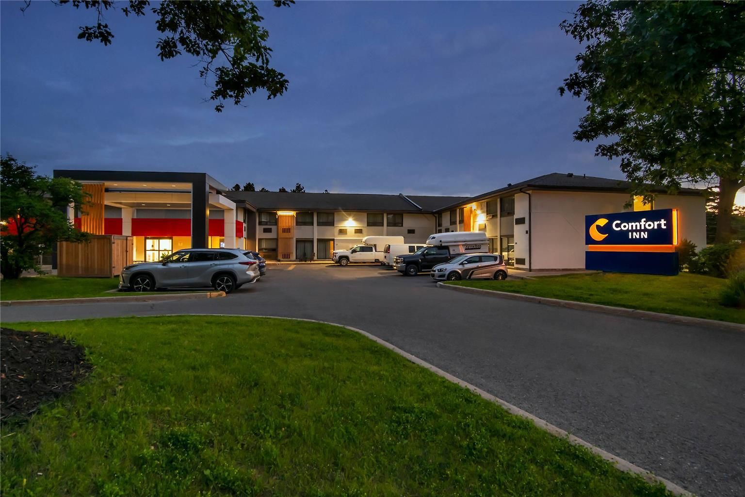 Comfort Kanata West Inn 4*