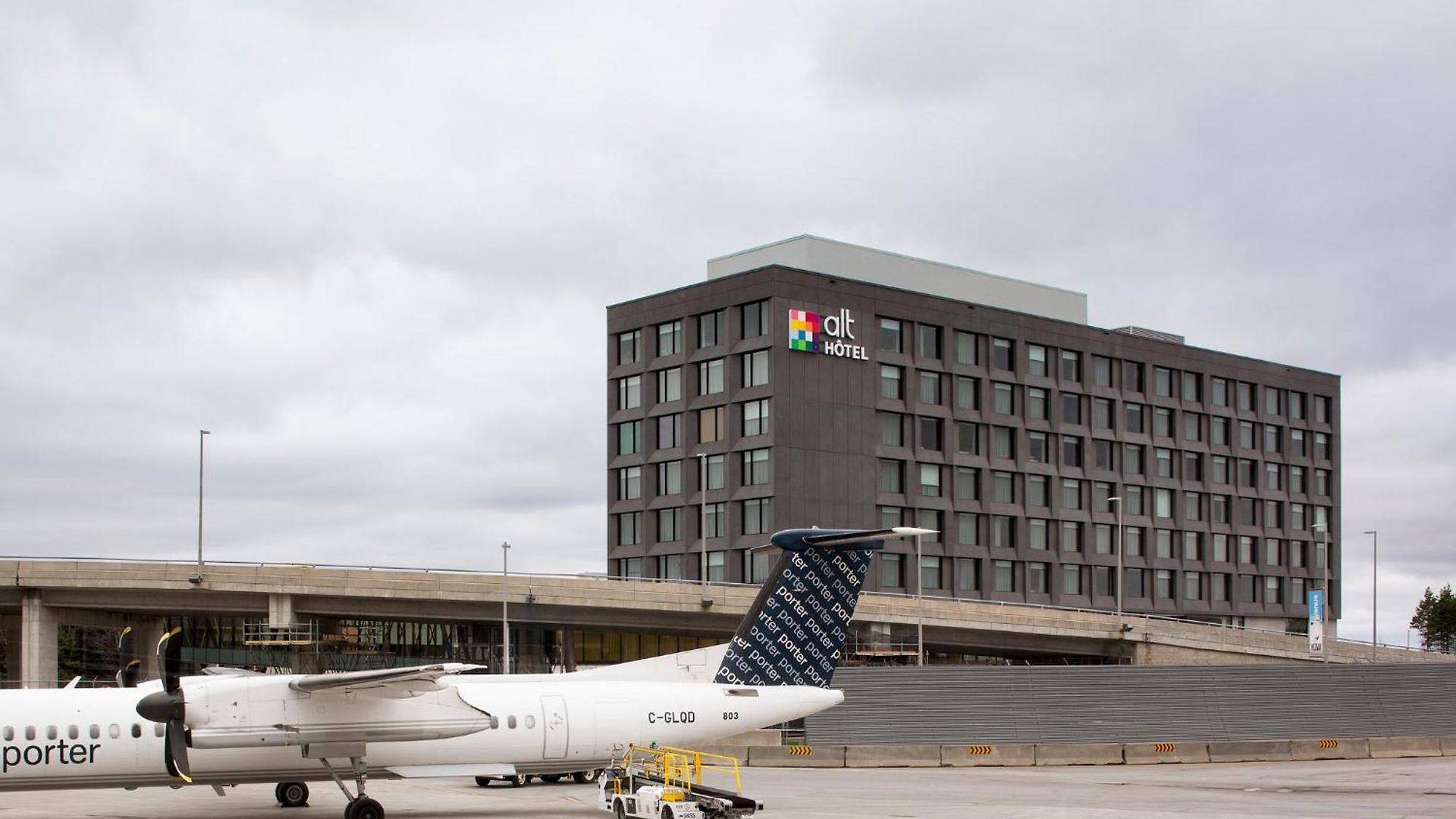 Alt Airport *