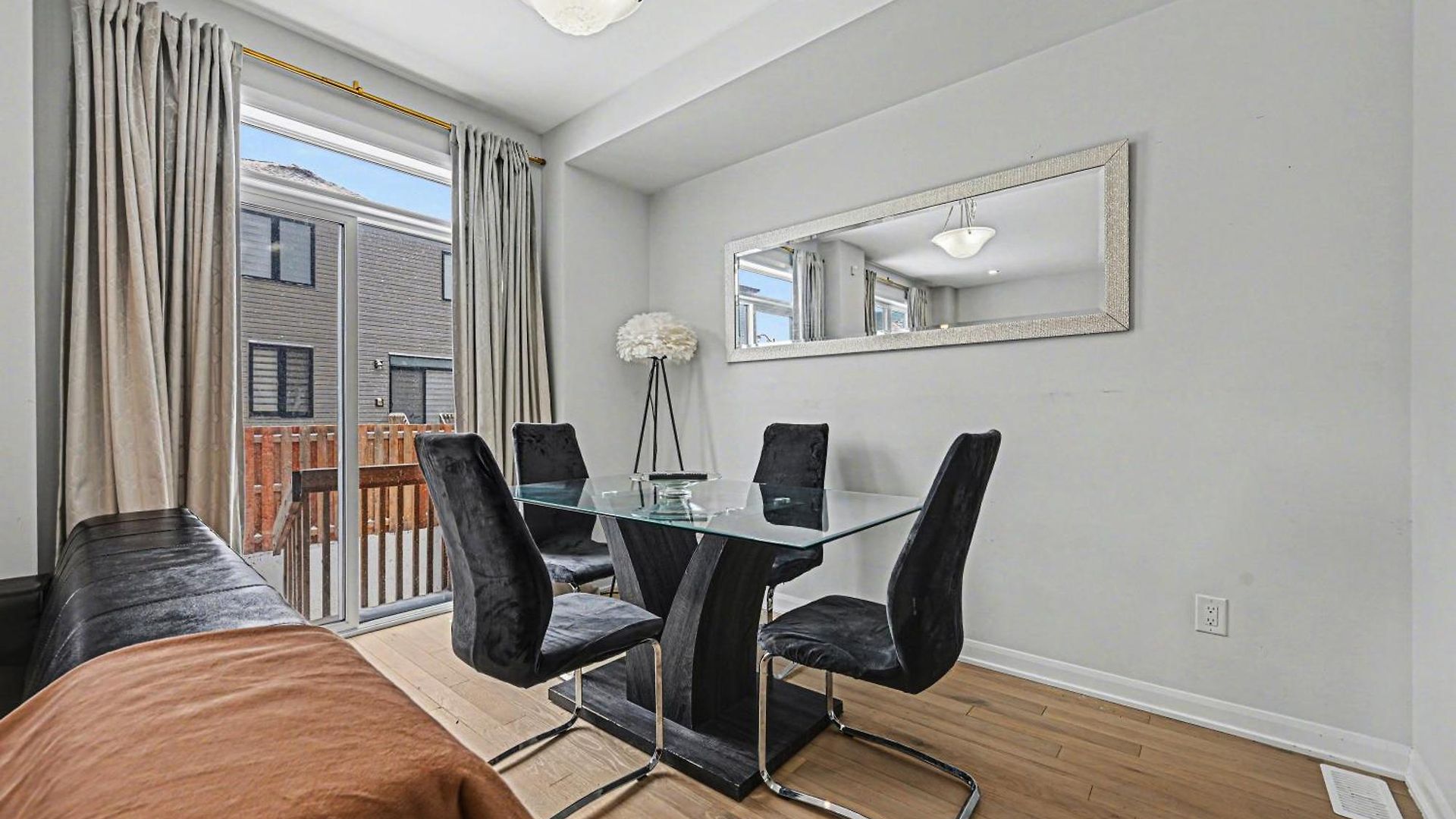 Modern Spacious 3br With Free Parking And Wi-fi * Ottawa