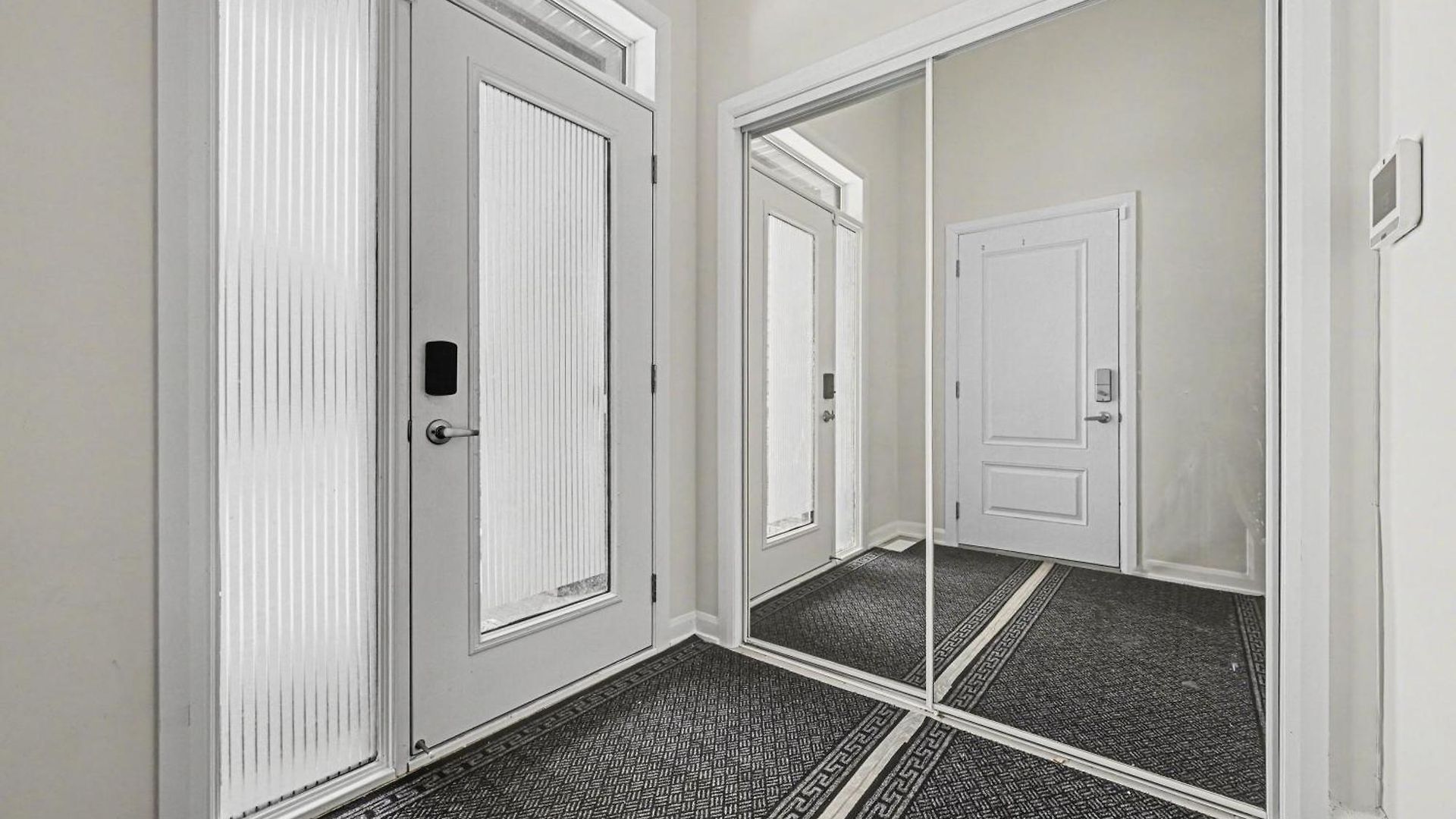 Modern Spacious 3br With Free Parking And Wi-fi Holiday home *