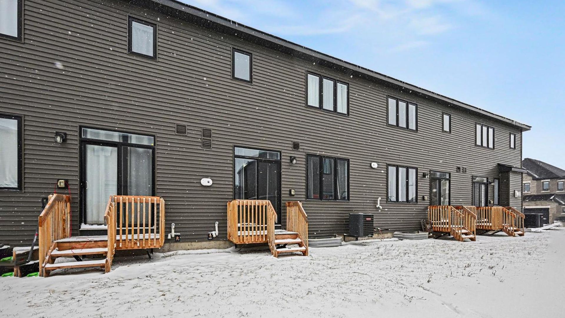 Holiday home Modern Spacious 3br With Free Parking And Wi-fi