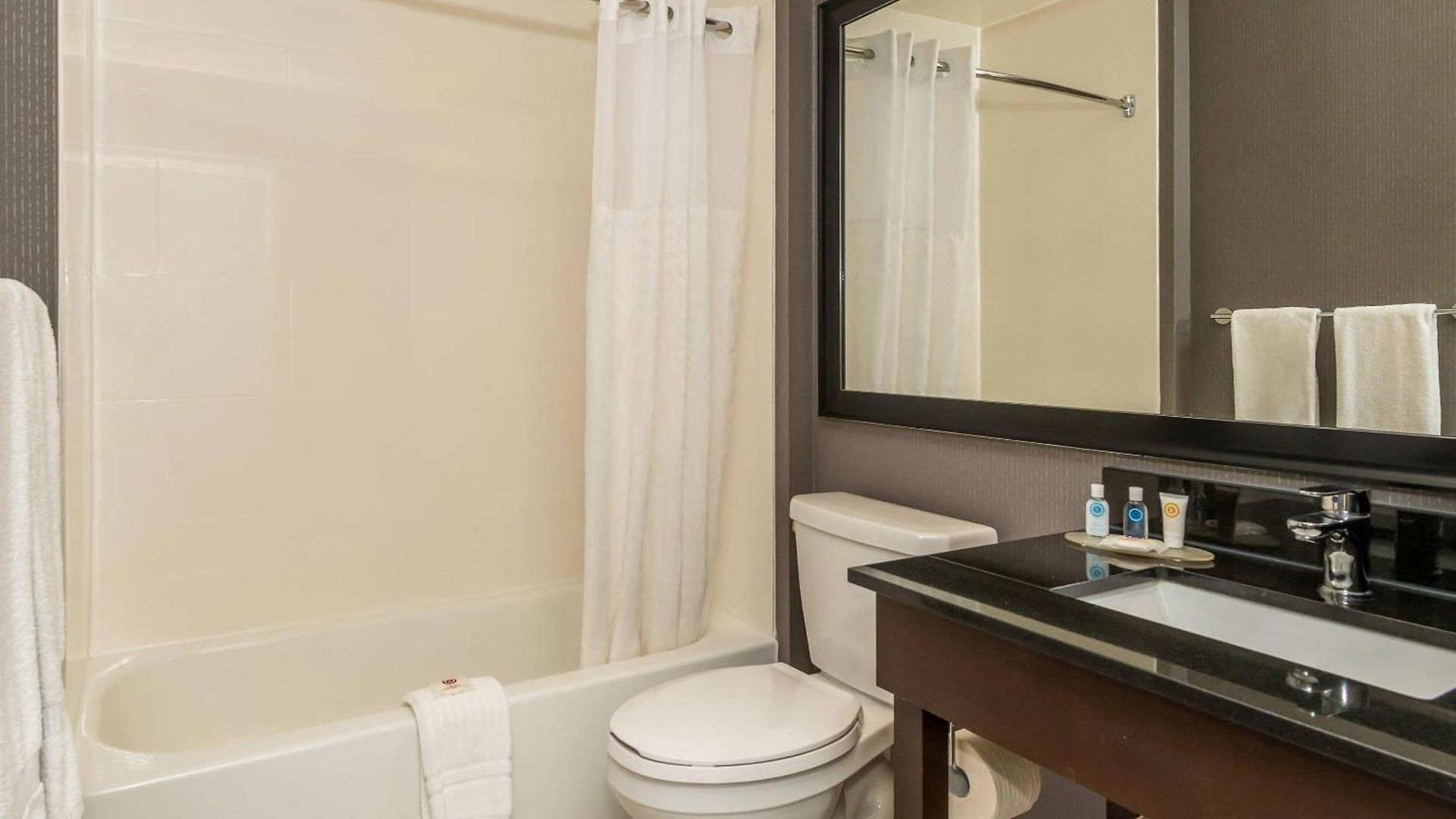 Inn Comfort Kanata West 4*