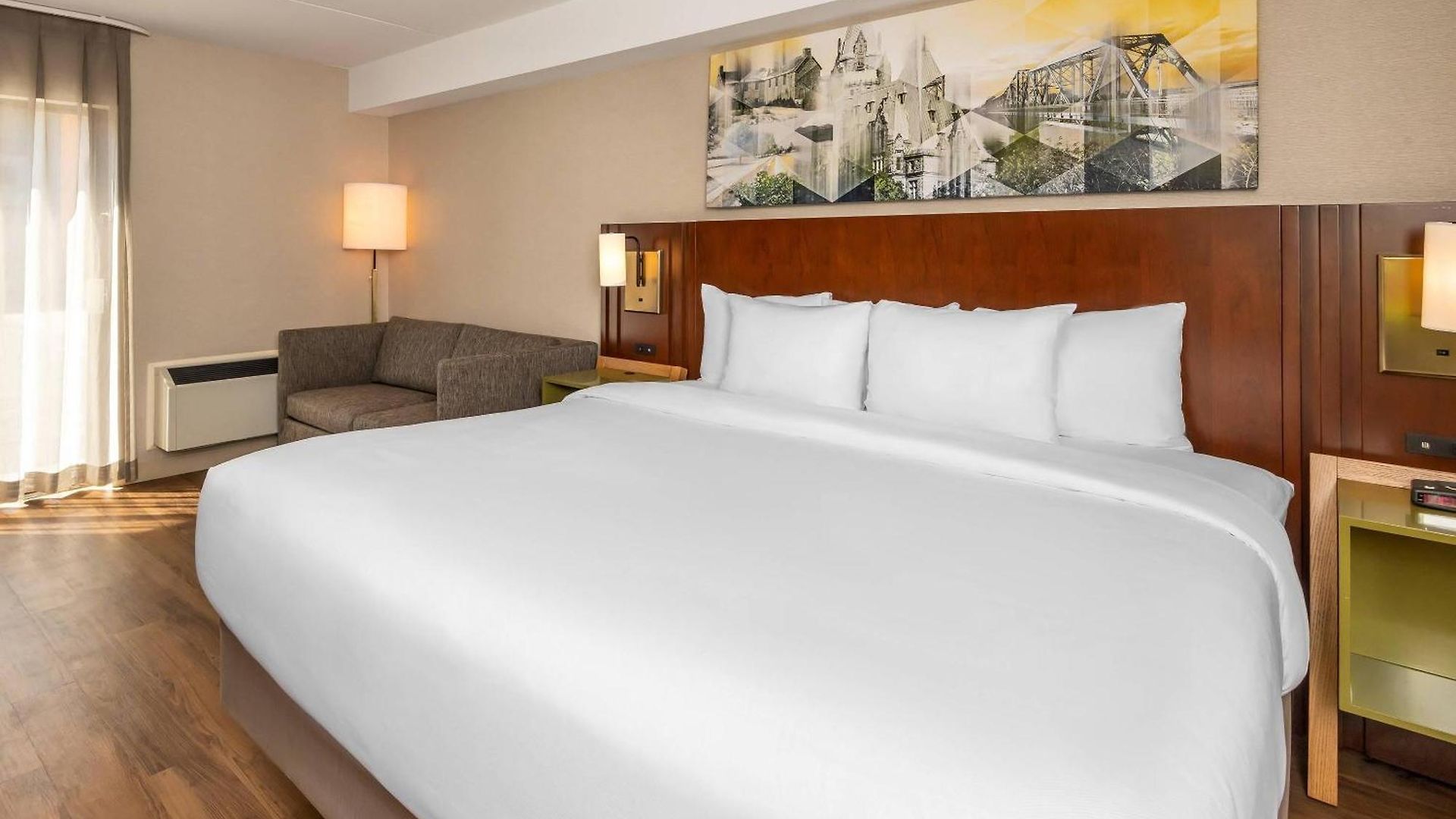 Comfort Kanata West 4*