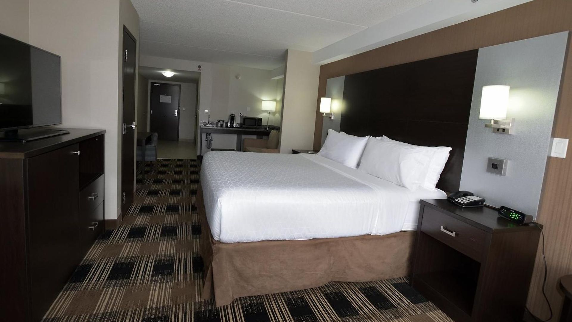 Express & East-orleans By Ihg Hotel 2*