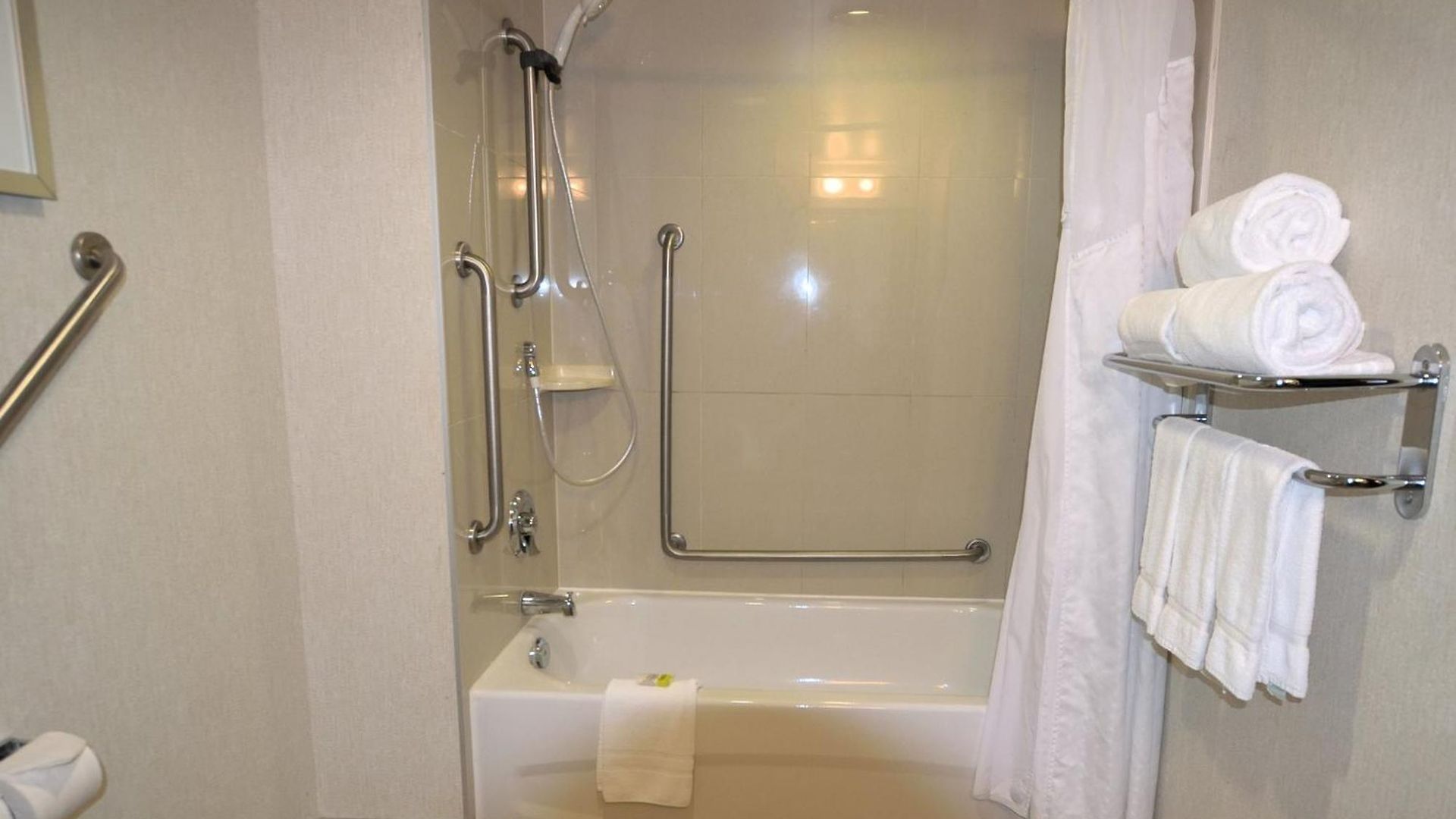 Express & East-orleans By Ihg Hotel 2*