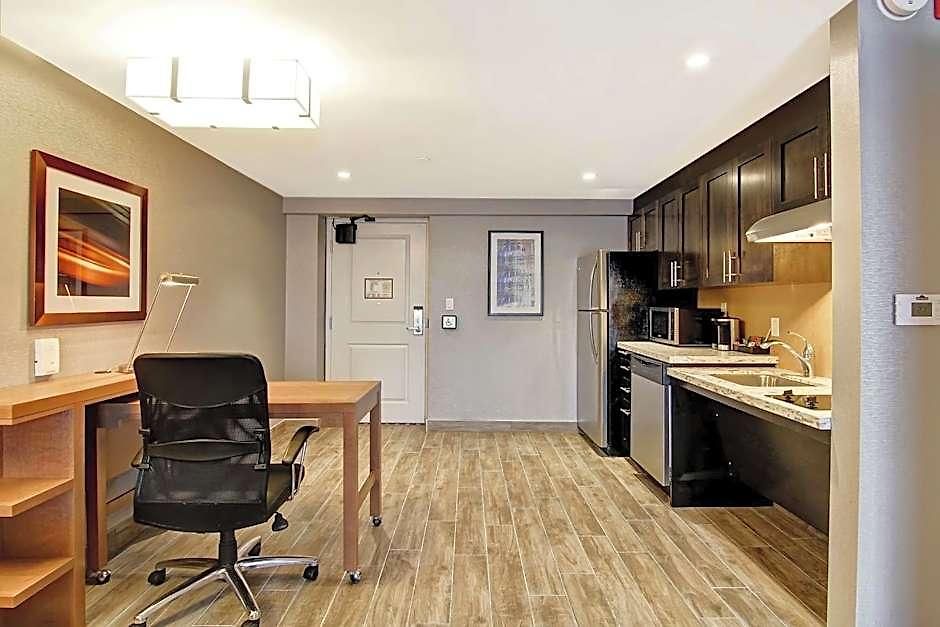Homewood By Hilton Kanata Hotel 3*