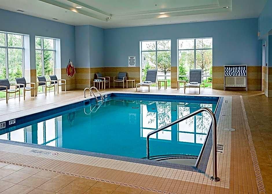 Hotel Hampton By Hilton Airport 3*
