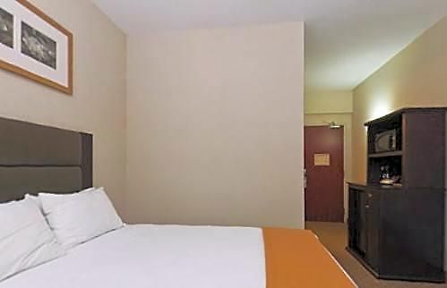 Express & Airport By Ihg Hotel