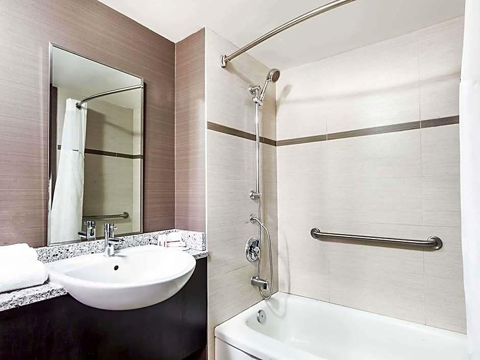 Ramada By Wyndham On The Rideau Ottawa