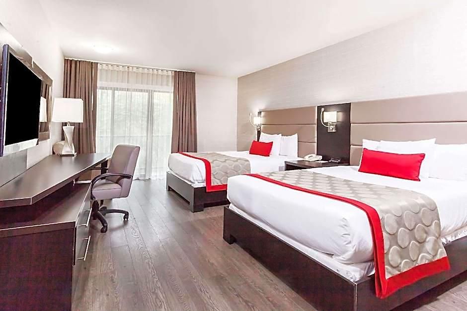 Ramada By Wyndham On The Rideau Hotel
