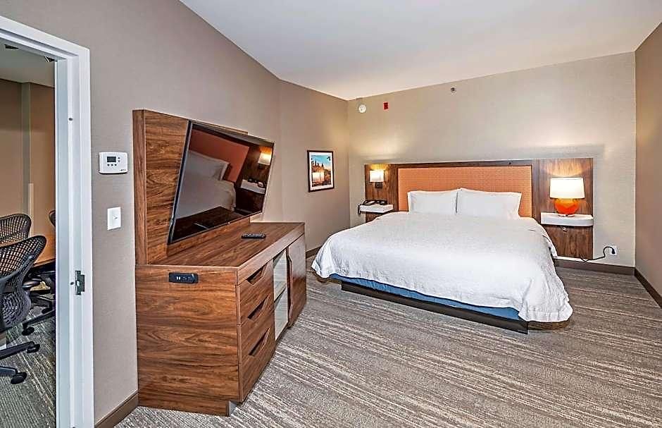 Hampton By Hilton 3*