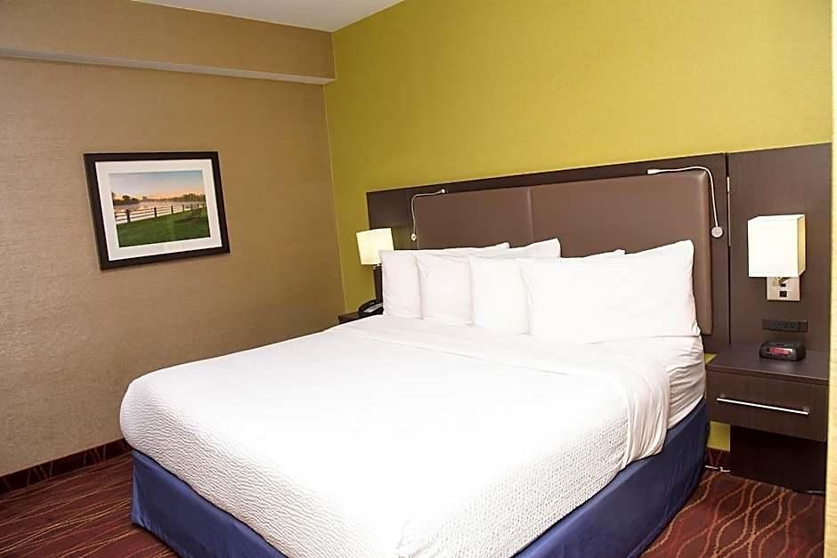Days By Wyndham Hotel Ottawa